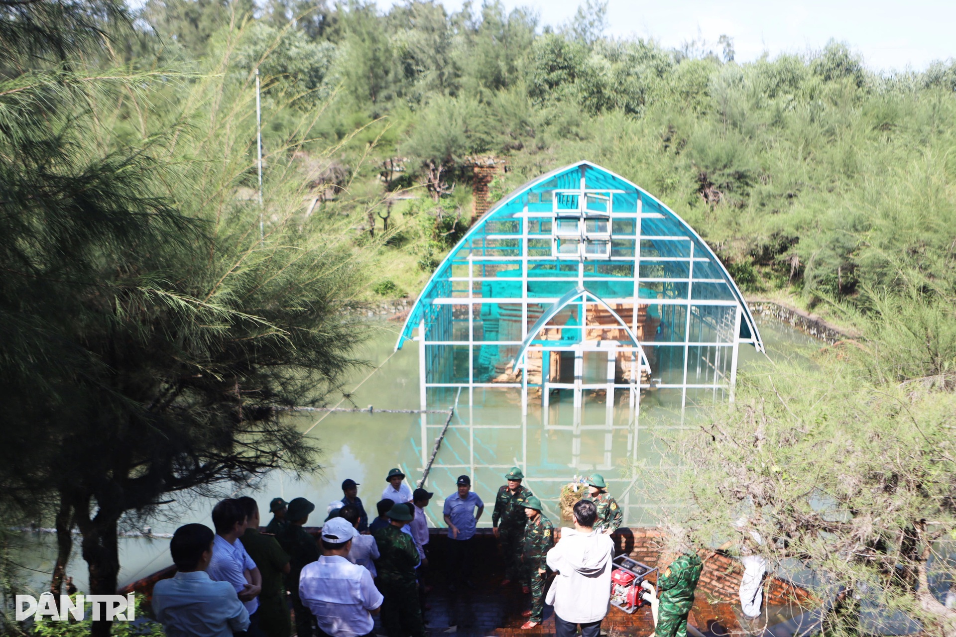 ប៉មចាមអាយុរាប់ពាន់ឆ្នាំនៅក្រោមនីវ៉ូទឹកសមុទ្ររងគ្រោះទឹកជំនន់យូរឆ្នាំ - ៦ Tháp Chăm cổ nghìn năm tuổi nằm dưới mực nước biển bị ngập lụt kéo dài - 6