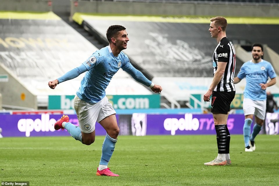 Ferran Torres lập hattrick trong chiến thắng nghẹt thở của Man City - 11 Ferran Torres lập hattrick trong chiến thắng nghẹt thở của Man City - 11