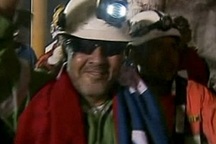 Thợ mỏ cuối cùng đặt chân lên mặt đất