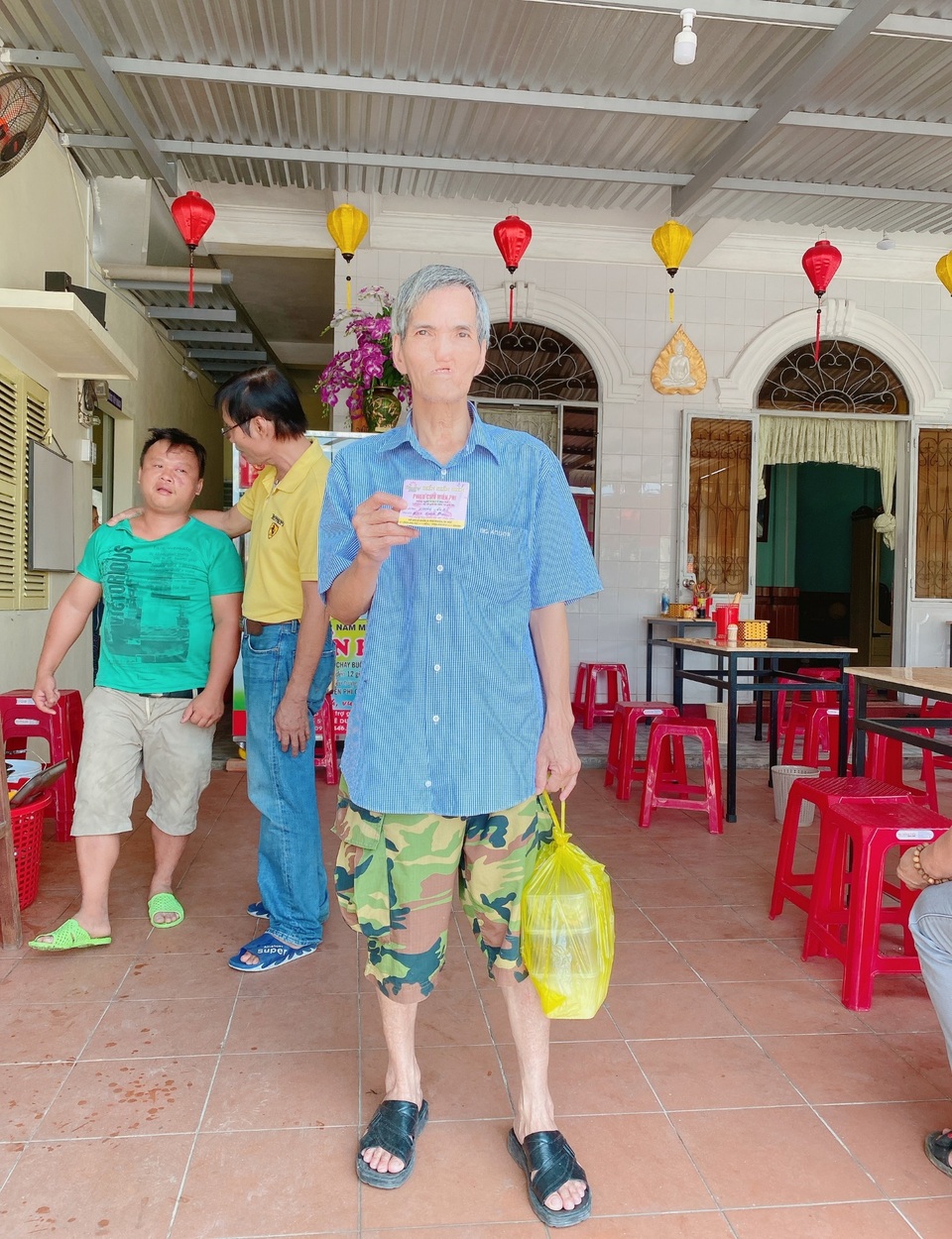 Ấm lòng quán cơm chay 2.000 đồng, miễn phí giao đến tận nơi - 7 Ấm lòng quán cơm chay 2.000 đồng, miễn phí giao đến tận nơi - 7