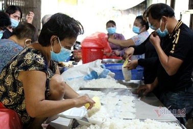 "Cần câu cơm Thạch Sanh" độc nhất vô nhị của 2 cụ già Sài Gòn