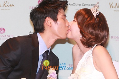 Đám cưới vui vẻ và hạnh phúc của cựu thành viên nhóm S.E.S