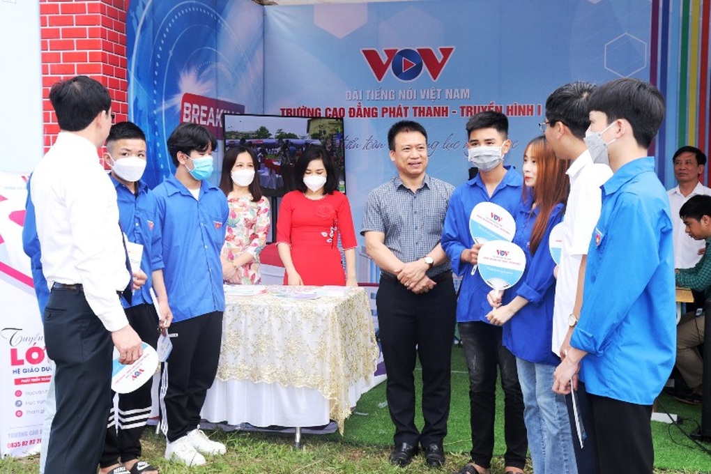100% các trường đã xây dựng được nội dung giáo dục hướng nghiệp - 2 100% các trường đã xây dựng được nội dung giáo dục hướng nghiệp - 2