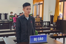 Thanh niên lên mạng mua súng rồi ra vuông tôm bắn thử