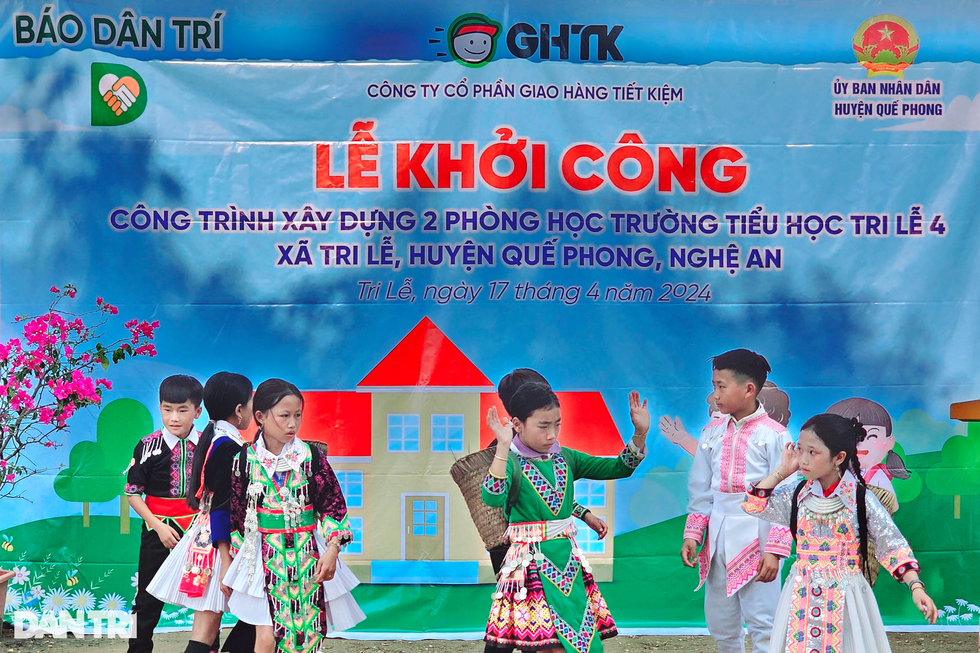 Khởi công công trình phòng học Dân trí ở bản nghèo khó bậc nhất Nghệ An - 3 Khởi công công trình phòng học Dân trí ở bản nghèo khó bậc nhất Nghệ An - 3