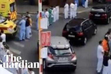 Hàng trăm nhân viên y tế Bỉ quay lưng khi thủ tướng tới thăm