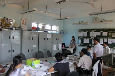 Xóa cảnh học nhờ ở vùng cao, bạn đọc Dân trí tặng bàn ghế học tập