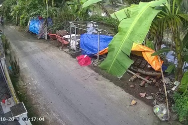 Hai thanh niên dùng "chiêu độc" để bắt trộm gà trong chớp mắt