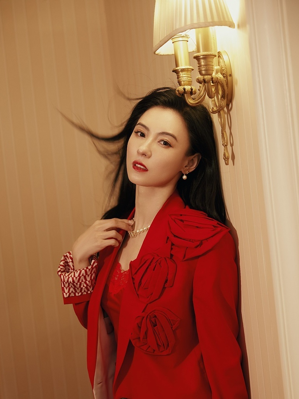 Trương Bá Chi sở hữu dáng vóc mướt mát, làn da sáng mịn - 10