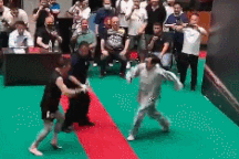 Clip "võ sư cổ truyền Trung Quốc thua thảm khi thượng đài" nổi bật tuần qua