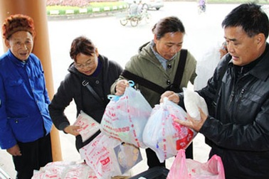 Lào Cai: Giá muối tăng vọt vì người Trung Quốc đổ sang mua