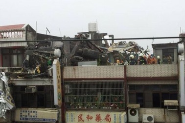 Đài Loan ngừng bay phi đội Apache sau vụ trực thăng đâm nhà dân