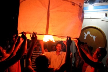 Ấn tượng cảnh thả đèn gió của người Khmer