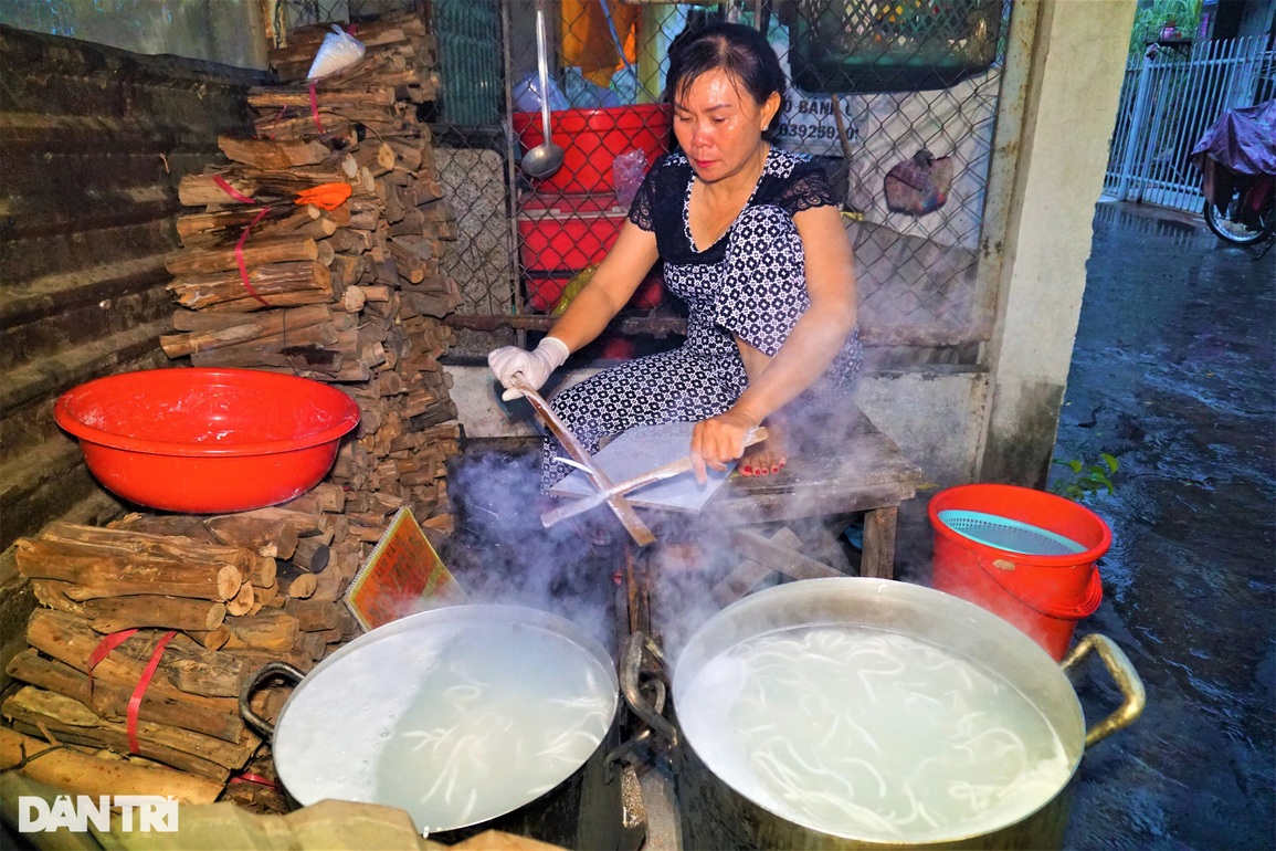 Về An Giang xem thợ gia truyền làm canh, xắt bánh nhanh như chớp - 3 Về An Giang xem thợ gia truyền làm canh, xắt bánh nhanh như chớp - 3