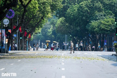 Hà Nội cấm tổ chức hội chợ ở phố đi bộ hồ Gươm