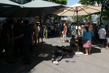 Xe Lexus biển tứ quý tông vào đội mai táng, 3 người tử vong