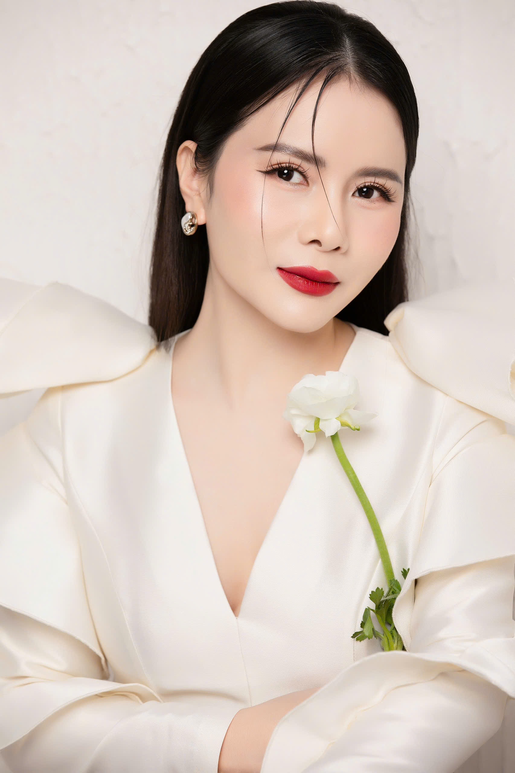 Ca sĩ Thành Lê: Tôi tận hưởng hạnh phúc mình đang có - 2