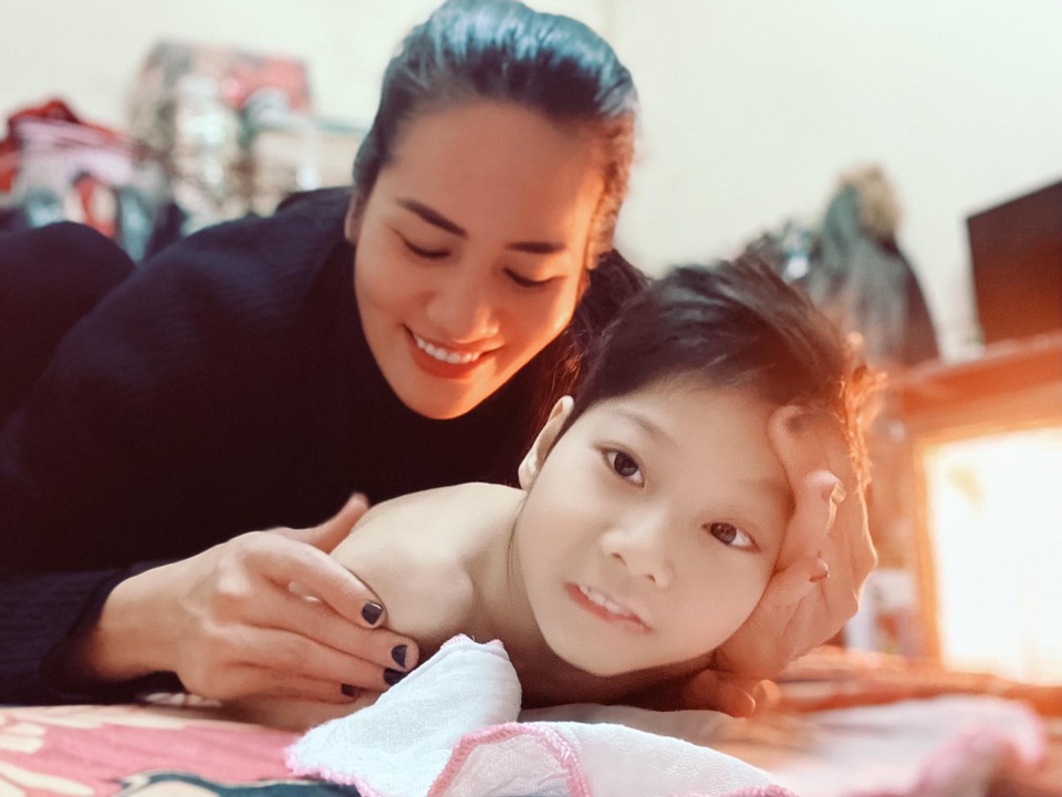 Thất nghiệp vì dịch Covid-19, Minh Cúc “làm thêm đồ da, làm bảo mẫu... - 3 Thất nghiệp vì dịch Covid-19, Minh Cúc “làm thêm đồ da, làm bảo mẫu... - 3