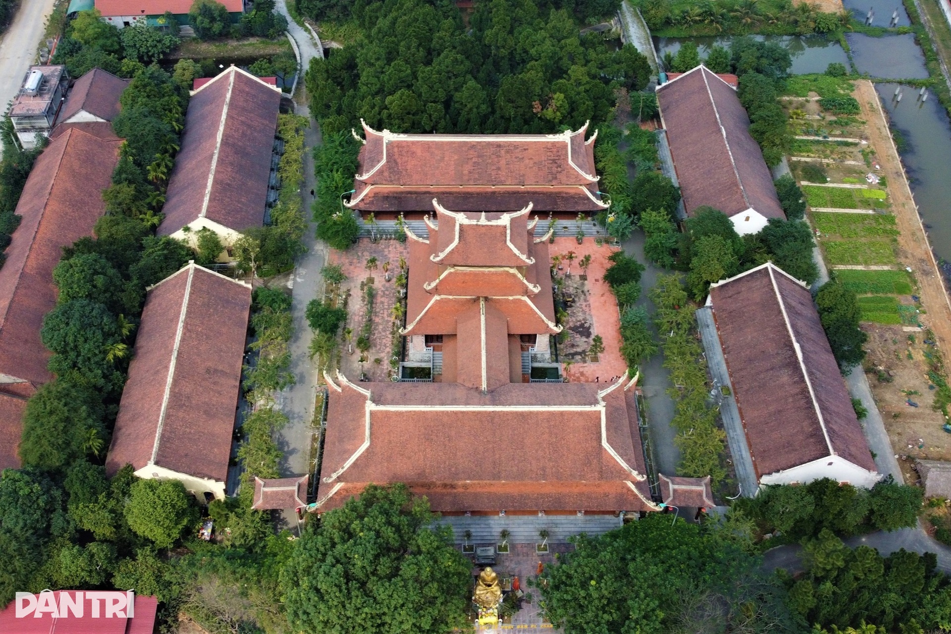 Ngôi chùa có cổng tam quan siêu khủng trở thành điểm check-in hot dịp Tết - 4 Ngôi chùa có cổng tam quan siêu khủng trở thành điểm check-in hot dịp Tết - 4