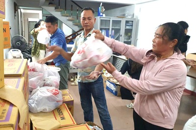 Hành trình đưa 1.000 túi an sinh đến người dân vùng lũ Đà Nẵng và Huế