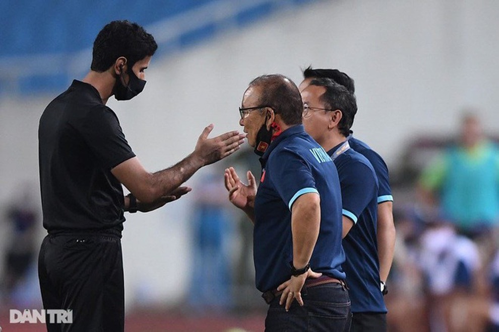 AFC công bố trọng tài bắt chính trận tuyển Việt Nam gặp Trung Quốc - 2 AFC công bố trọng tài bắt chính trận tuyển Việt Nam gặp Trung Quốc - 2