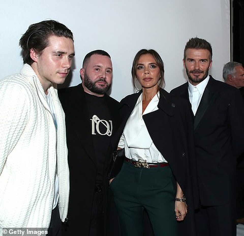 Gia đình Beckham nổi bật khi đi xem show thời trang - 8 Gia đình Beckham nổi bật khi đi xem show thời trang - 8