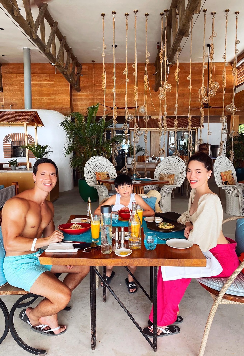 Hồ Ngọc Hà và Kim Lý chia sẻ ảnh tuyệt đẹp trên bãi biển Maldives - 1 Hồ Ngọc Hà và Kim Lý chia sẻ ảnh tuyệt đẹp trên bãi biển Maldives - 1