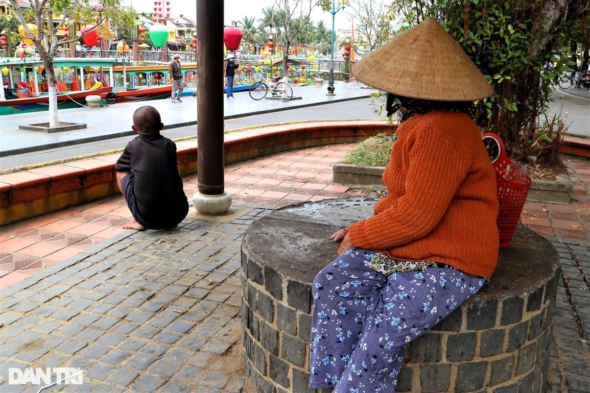 Người mẹ hơn 50 năm gọi Tùng ơi, ăn cơm khắp phố cổ Hội An - 3 Người mẹ hơn 50 năm gọi Tùng ơi, ăn cơm khắp phố cổ Hội An - 3