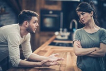 Chồng đều đặn qua lại nhà vợ cũ, vợ mới ra chiêu "chỉnh đốn" chồng sợ ngay