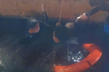 "Người nhái" ngụp lặn xuyên đêm tìm thanh niên nhảy kênh tự tử