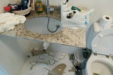 Khó tin với sự “xập xệ” của làng Olympic