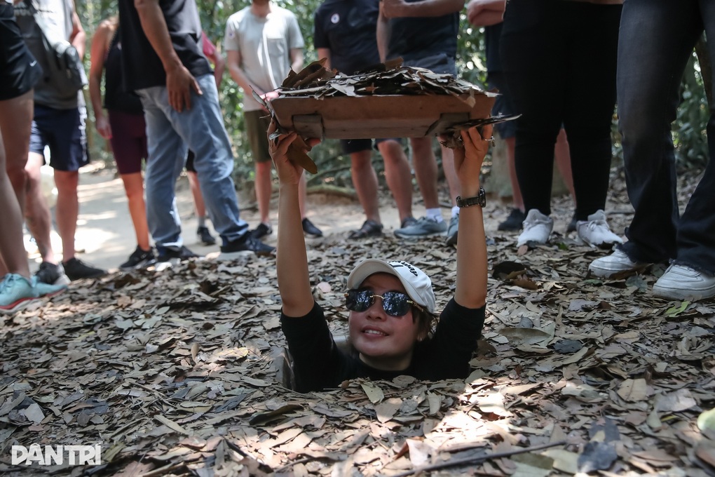 TPHCM bắn pháo hoa mừng ngày truyền thống khu di tích địa đạo Củ Chi - 1
