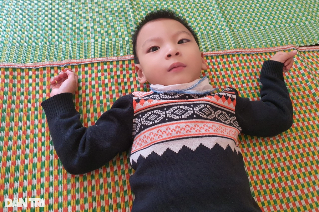 Tiếng khóc xé lòng của bé trai được mẹ đánh đổi mạng sống - 2 Tiếng khóc xé lòng của bé trai được mẹ đánh đổi mạng sống - 2