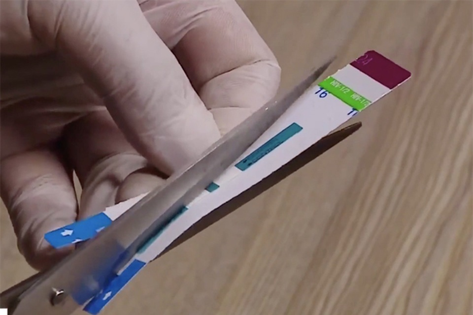 Đơn vị cung cấp que thử HIV, viêm gan B: “Không được cắt que thử” - 1 Đơn vị cung cấp que thử HIV, viêm gan B: “Không được cắt que thử” - 1