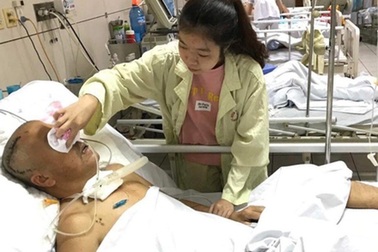 Nữ sinh thôi học về chăm bố được Đại học Thái Nguyên tạo điều kiện quay lại trường