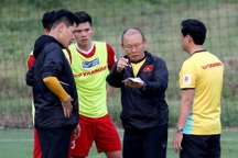 Đội tuyển Việt Nam chốt danh sách dự AFF Cup: Bài toán khó của thầy Park