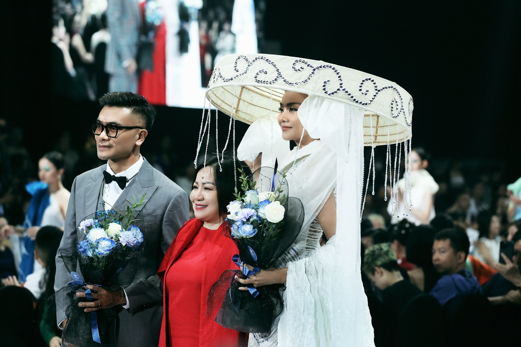 Thanh Hằng hé lộ lý do không vội hưởng tuần trăng mật với chồng nhạc trưởng - 9 Thanh Hằng hé lộ lý do không vội hưởng tuần trăng mật với chồng nhạc trưởng - 9