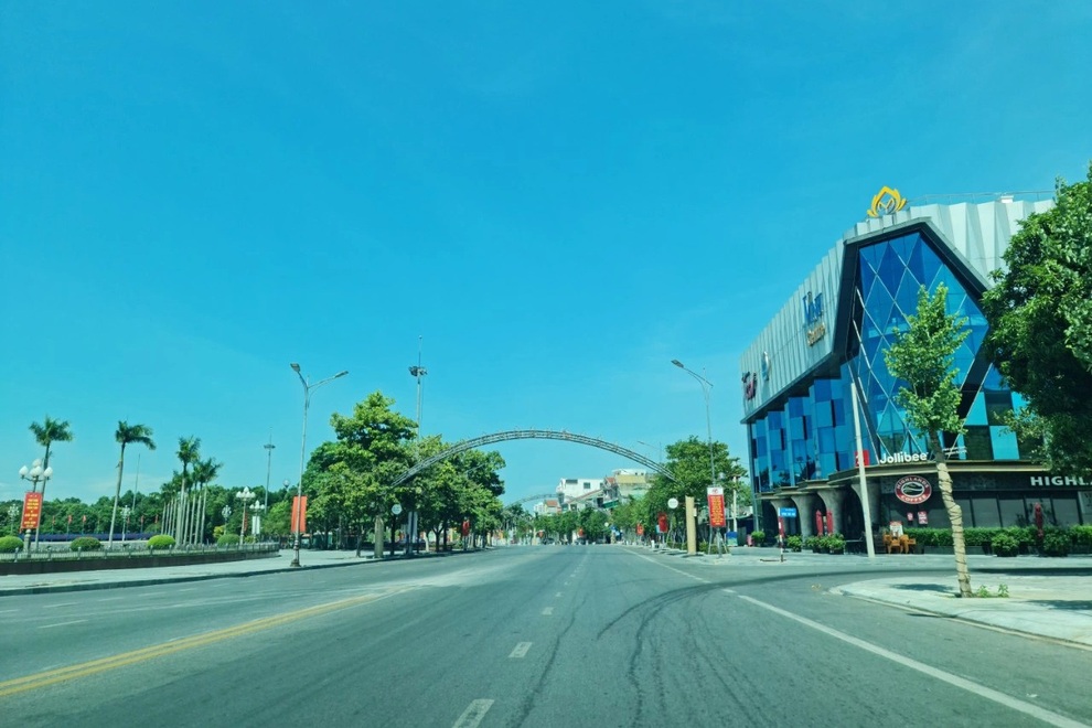 Hình ảnh thành phố Đỏ trong ngày đầu thực hiện ai ở đâu ở yên đó - 5 Hình ảnh thành phố Đỏ trong ngày đầu thực hiện ai ở đâu ở yên đó - 5