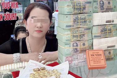 Trúng 5 vé số độc đắc, người phụ nữ chi ngay 2,4 tỷ đồng mua vàng