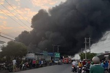 Cháy lớn ở công ty bao bì, hàng tỷ đồng ra tro