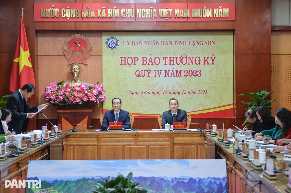 Lạng Sơn tăng cường công tác chống buôn lậu, gian lận thương mại - 1 Lạng Sơn tăng cường công tác chống buôn lậu, gian lận thương mại - 1