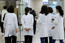 Hàn Quốc nâng mức cảnh báo vì bác sĩ nghỉ việc hàng loạt