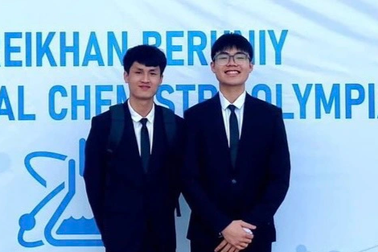 Hai nam sinh chuyên Phan Bội Châu đạt Huy chương vàng Olympic hóa học