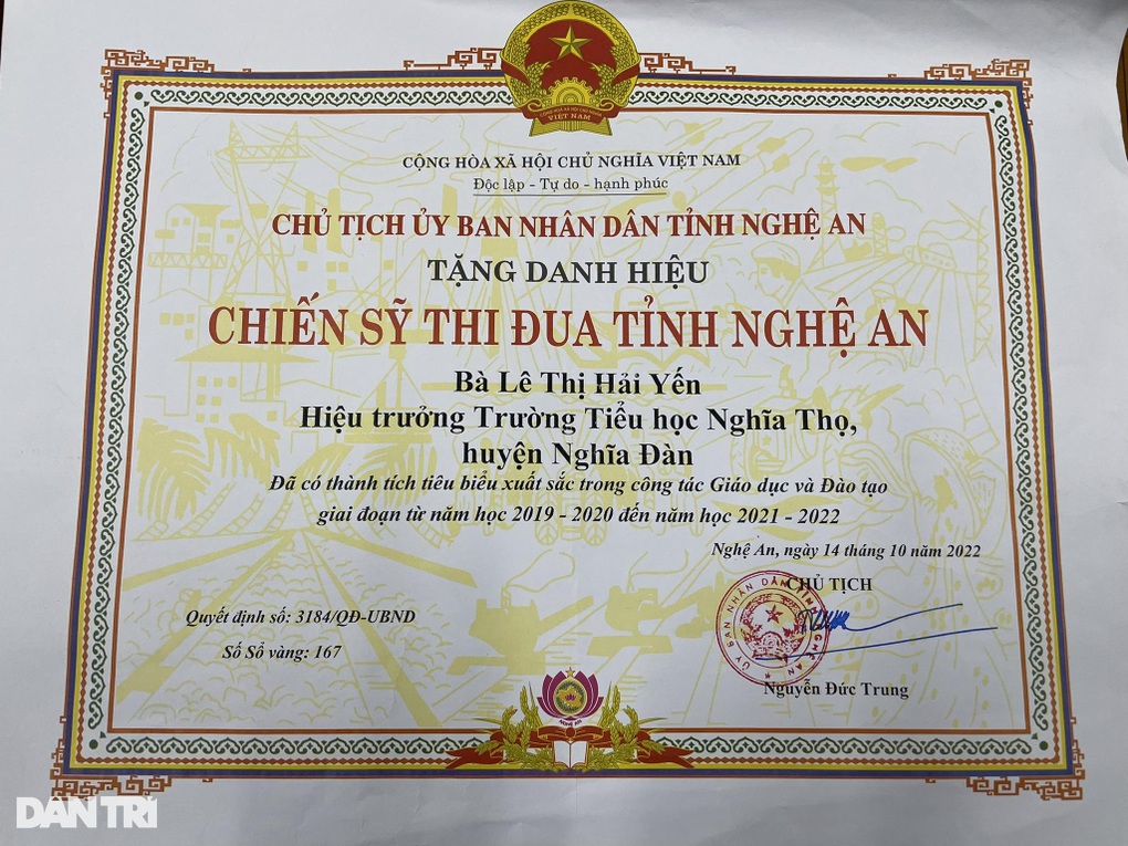 Nhiều năm liên tục cô Yến đạt danh hiệu giáo viên giỏi các cấp.jpg