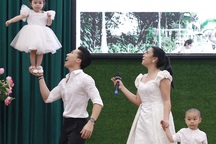 Con gái nhỏ của Quốc Nghiệp lần đầu diễn xiếc trên sân khấu cùng ba