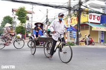 Nhọc nhằn những cuốc xe lôi tuổi xế chiều