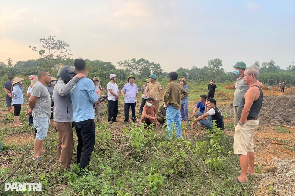 Dân dựng lều xuyên đêm canh nhà máy tinh bột sắn gây ô nhiễm - 4 Dân dựng lều xuyên đêm canh nhà máy tinh bột sắn gây ô nhiễm - 4