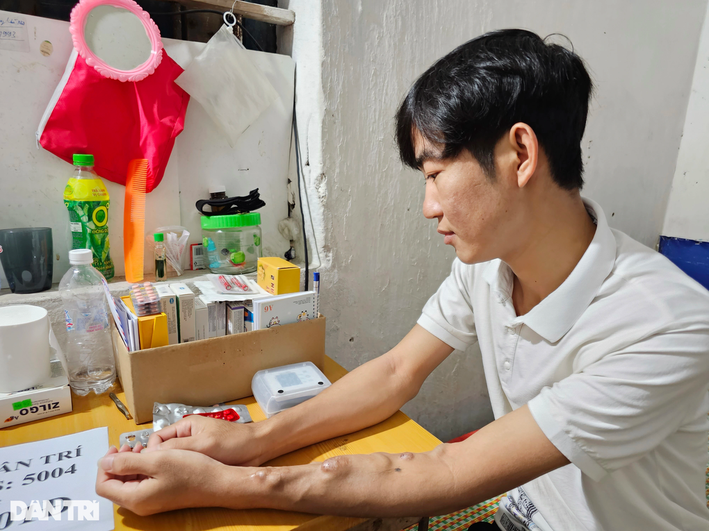 Hơn 150 triệu đồng đến với người bố bị bệnh, con trai sống trong nghèo khó - 2 Hơn 150 triệu đồng đến với người bố bị bệnh, con trai sống trong nghèo khó - 2