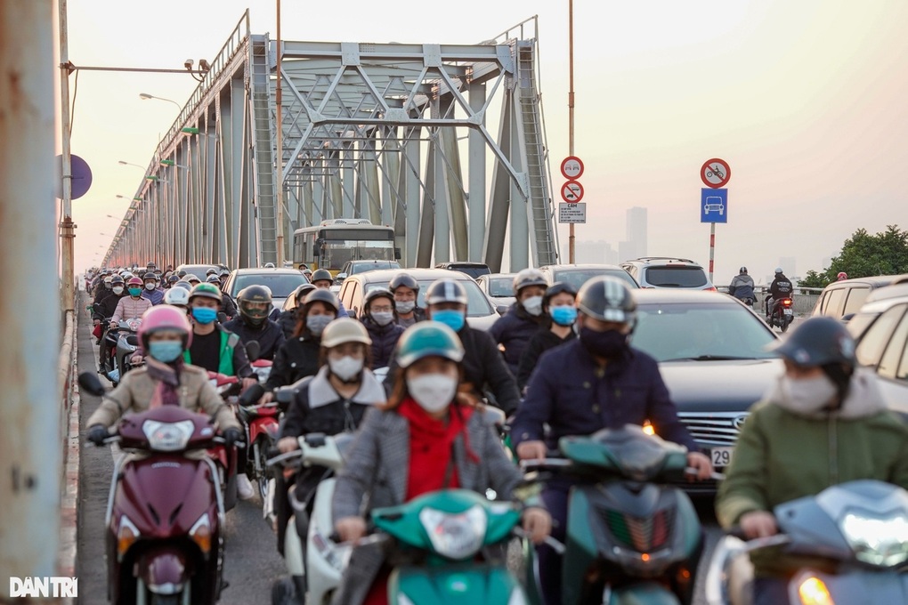 Hà Nội hạn chế phương tiện qua cầu Chương Dương từ sáng nay - 1 Hà Nội hạn chế phương tiện qua cầu Chương Dương từ sáng nay - 1