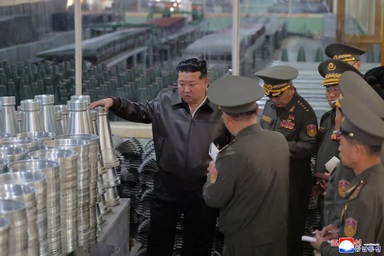 Nhà lãnh đạo Triều Tiên thị sát các cơ sở sản xuất vũ khí